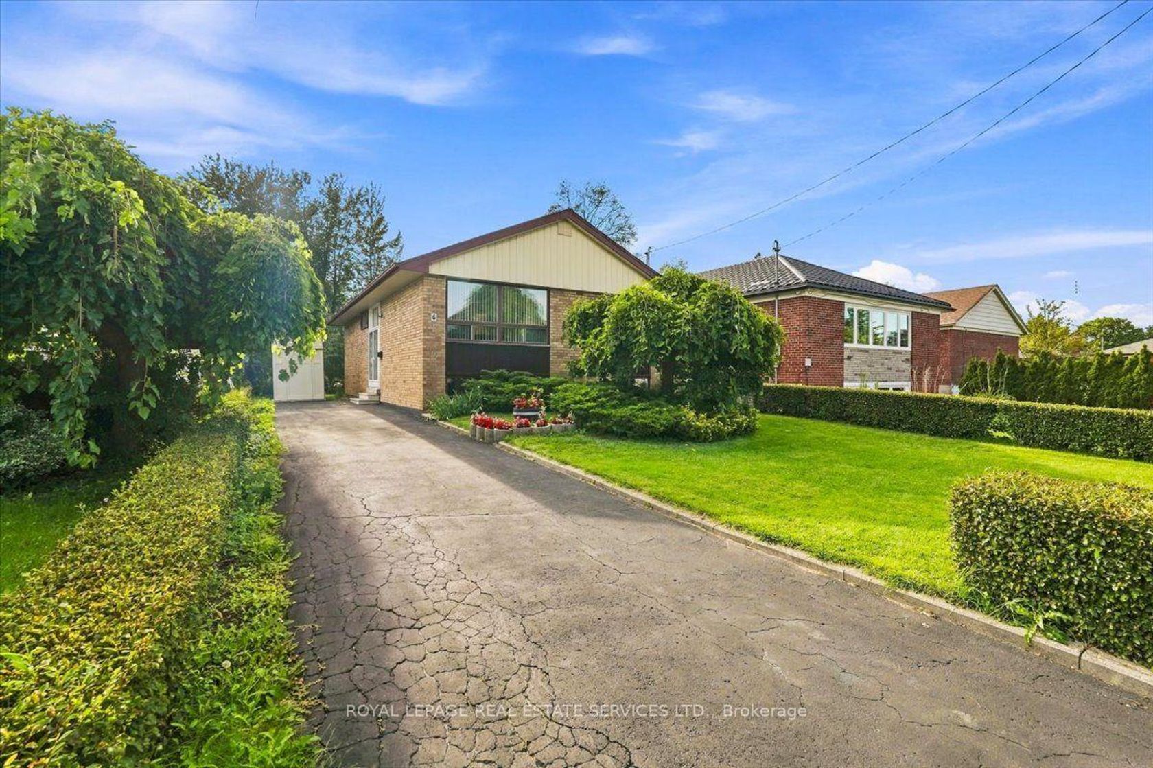 6 Clifford Court, Maryvale, Toronto photo number 2
