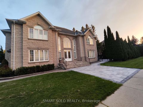 Photo 1 at 67 Chantilly Crescent, Westbrook, Richmond Hill