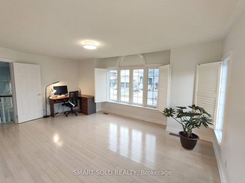 Photo 11 at 67 Chantilly Crescent, Westbrook, Richmond Hill