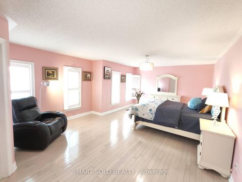Photo 12 at 67 Chantilly Crescent, Westbrook, Richmond Hill