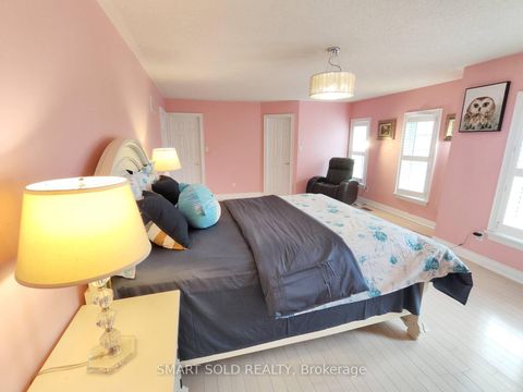 Photo 13 at 67 Chantilly Crescent, Westbrook, Richmond Hill