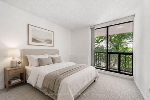Photo 21 at #411 - 33 Harbour Square, Waterfront Communities C1, Toronto