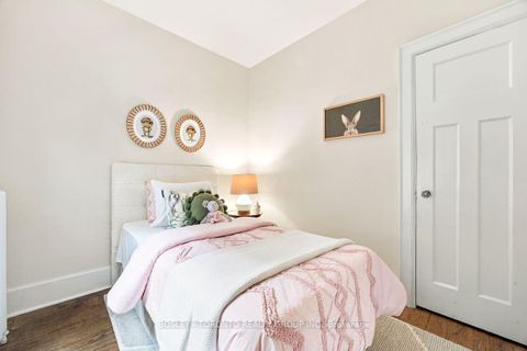 Photo 15 at 111 Welland Avenue, Moore Park, Toronto