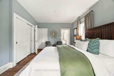 Photo 18 at 111 Welland Avenue, Moore Park, Toronto