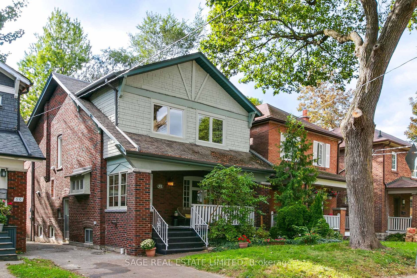 92 Highcroft Road, Woodbine Corridor, Toronto photo number 2