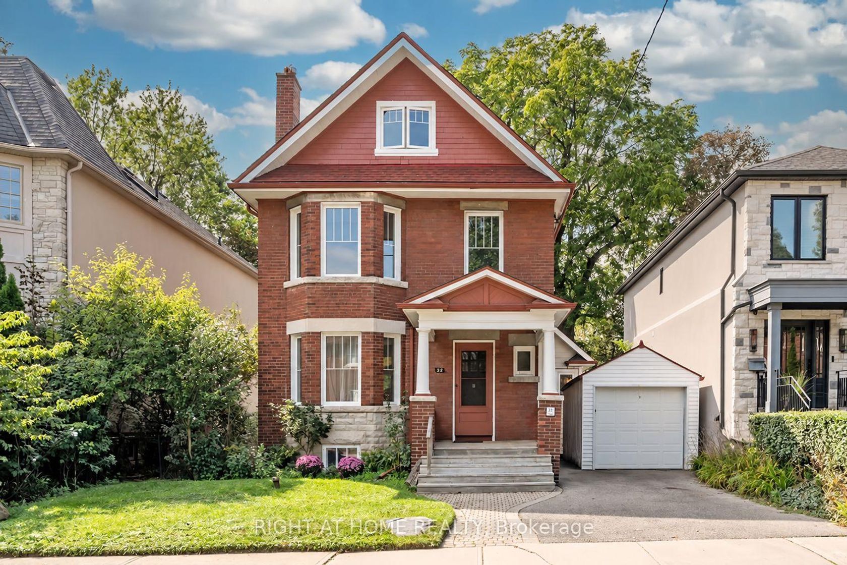 32 Belcourt Road, Mount Pleasant East, Toronto photo number 2