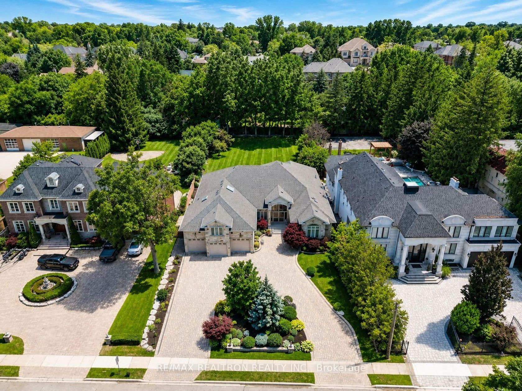 16 Boyle Drive, South Richvale, Richmond Hill photo number 2