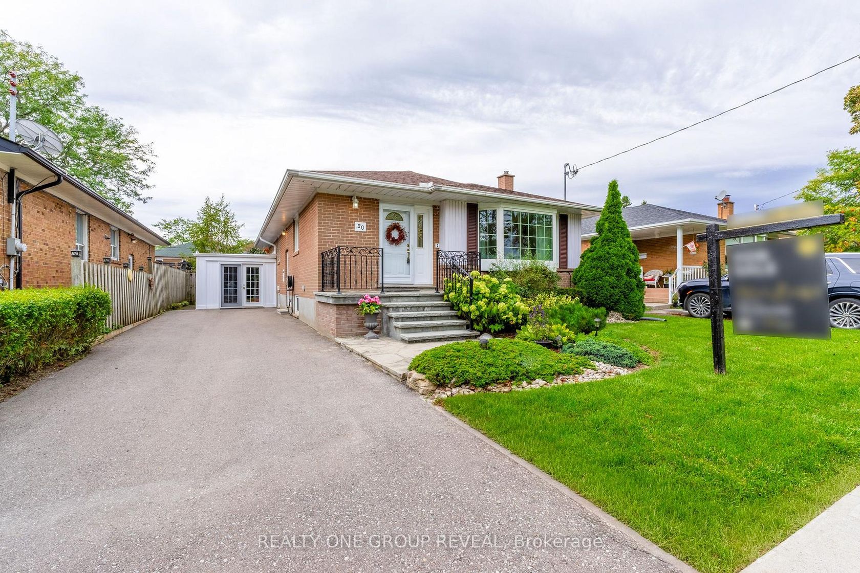 20 Basildon Crescent, Cliffcrest, Toronto photo number 2