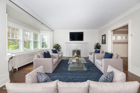 Photo 3 at 61 Grenview Boulevard N, Kingsway South, Toronto