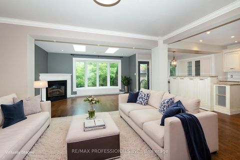 Photo 8 at 61 Grenview Boulevard N, Kingsway South, Toronto