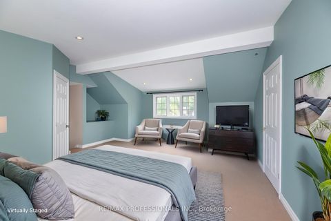 Photo 16 at 61 Grenview Boulevard N, Kingsway South, Toronto