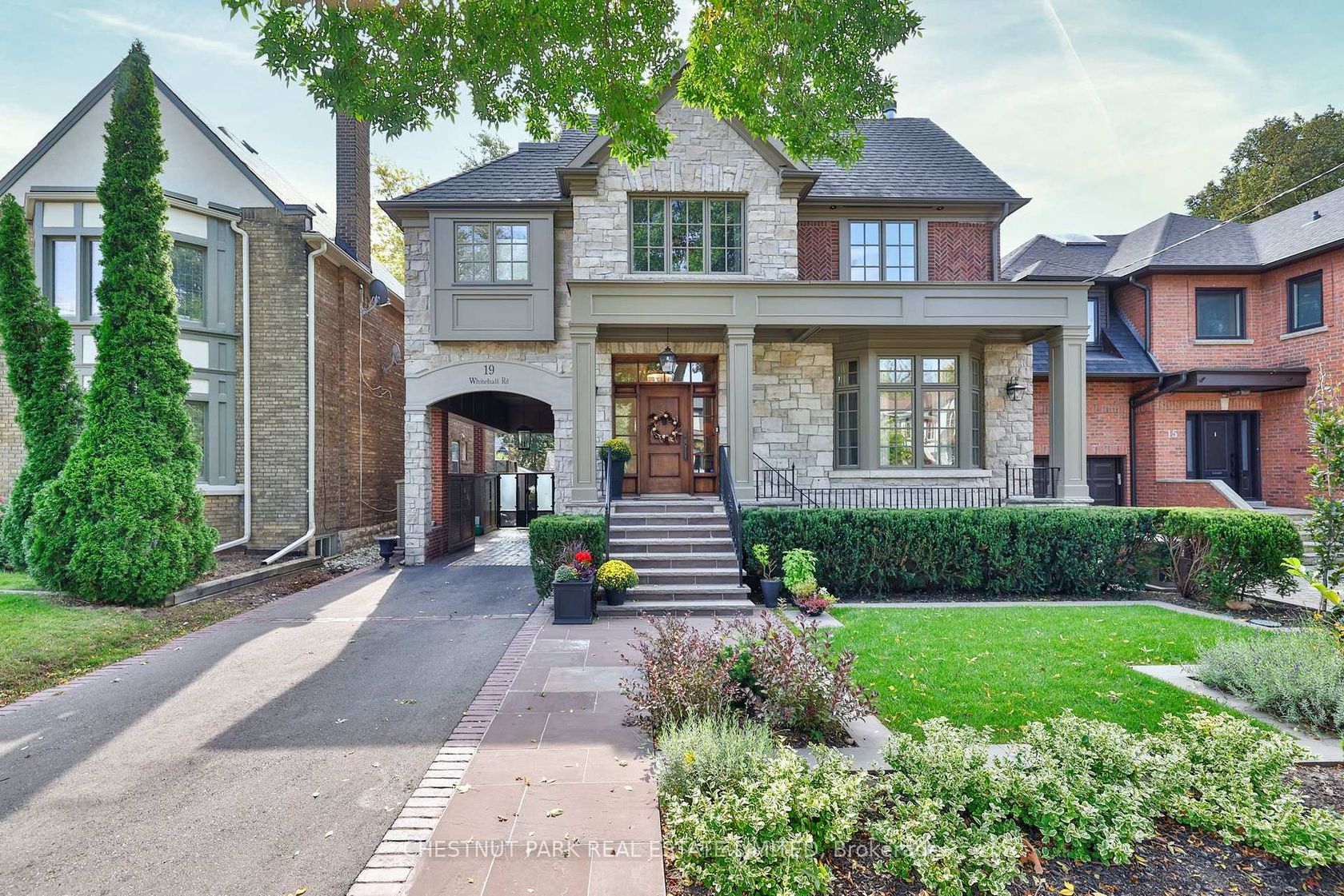 19 Whitehall Road, Moore Park, Toronto photo number 2