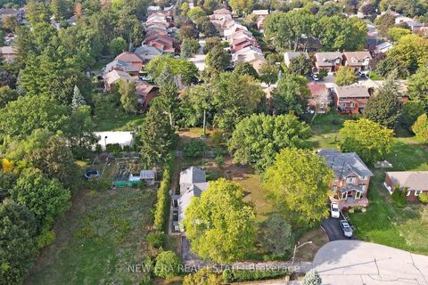 Photo 3 at 28 Thomas Avenue, Highland Creek, Toronto