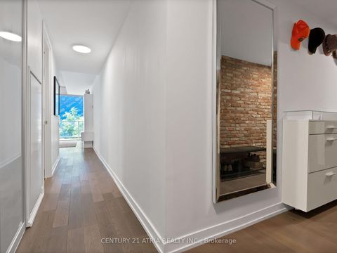 Photo 2 at 318 - 95 Bathurst Street, Waterfront Communities C1, Toronto