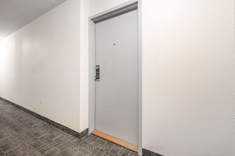 Photo 6 at 910 - 40 Panorama Court, Jamestown, Toronto