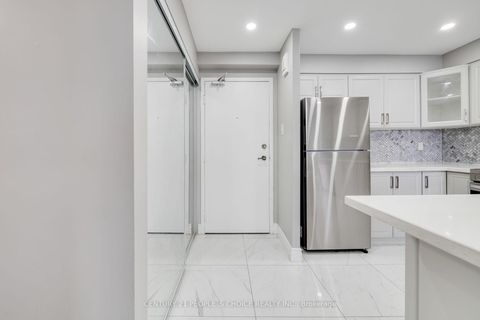 Photo 7 at 910 - 40 Panorama Court, Jamestown, Toronto