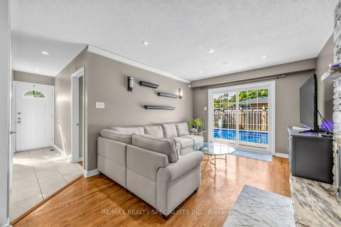 Photo 5 at 16 Langevin Crescent, Centennial Scarborough, Toronto