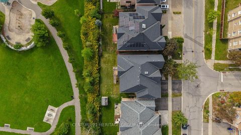 Photo 4 at 9 Alpaca Drive, Jefferson, Richmond Hill