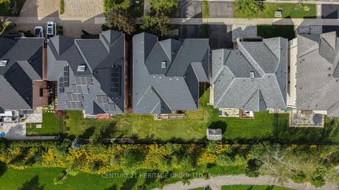 Photo 5 at 9 Alpaca Drive, Jefferson, Richmond Hill