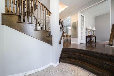 Photo 11 at 9 Alpaca Drive, Jefferson, Richmond Hill