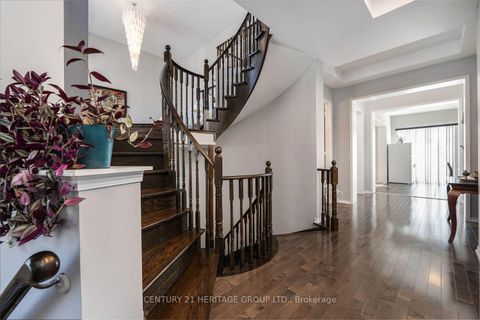 Photo 12 at 9 Alpaca Drive, Jefferson, Richmond Hill