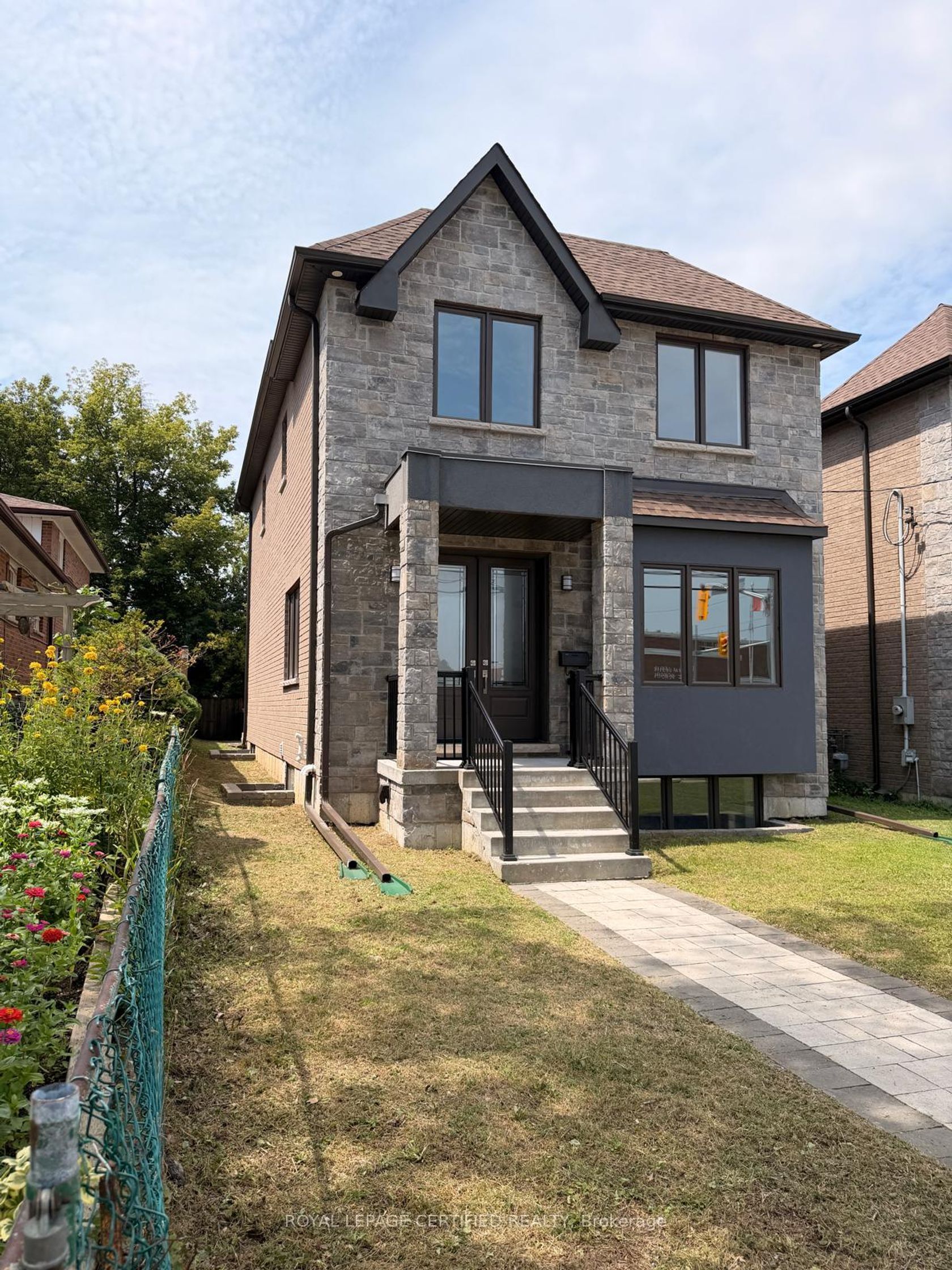 450 Midland Avenue, Cliffside, Toronto photo number 2