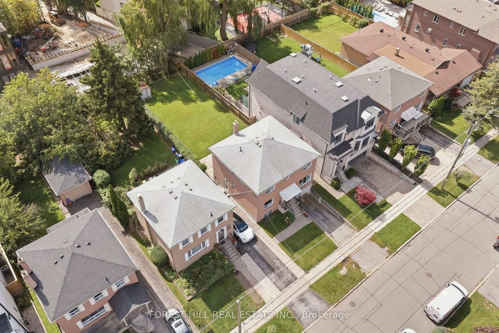 147 Viewmount Avenue, Lawrence, Toronto photo number 2