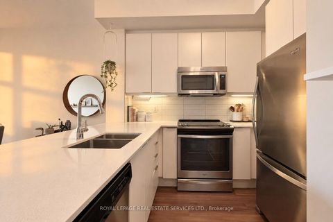 Photo 5 at 901 - 1 Old Mill Drive, Swansea, Toronto