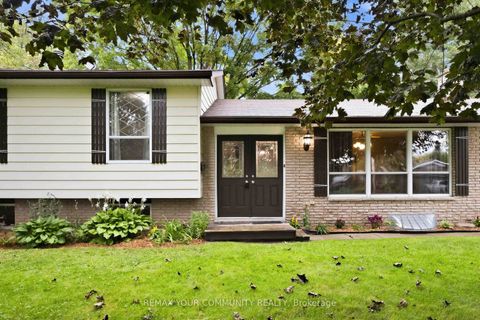 Photo 3 at 5 Medina Square, Keswick North, Georgina