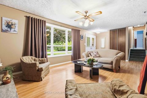 Photo 7 at 5 Medina Square, Keswick North, Georgina