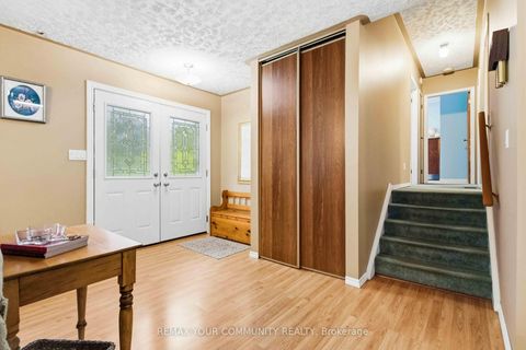 Photo 11 at 5 Medina Square, Keswick North, Georgina