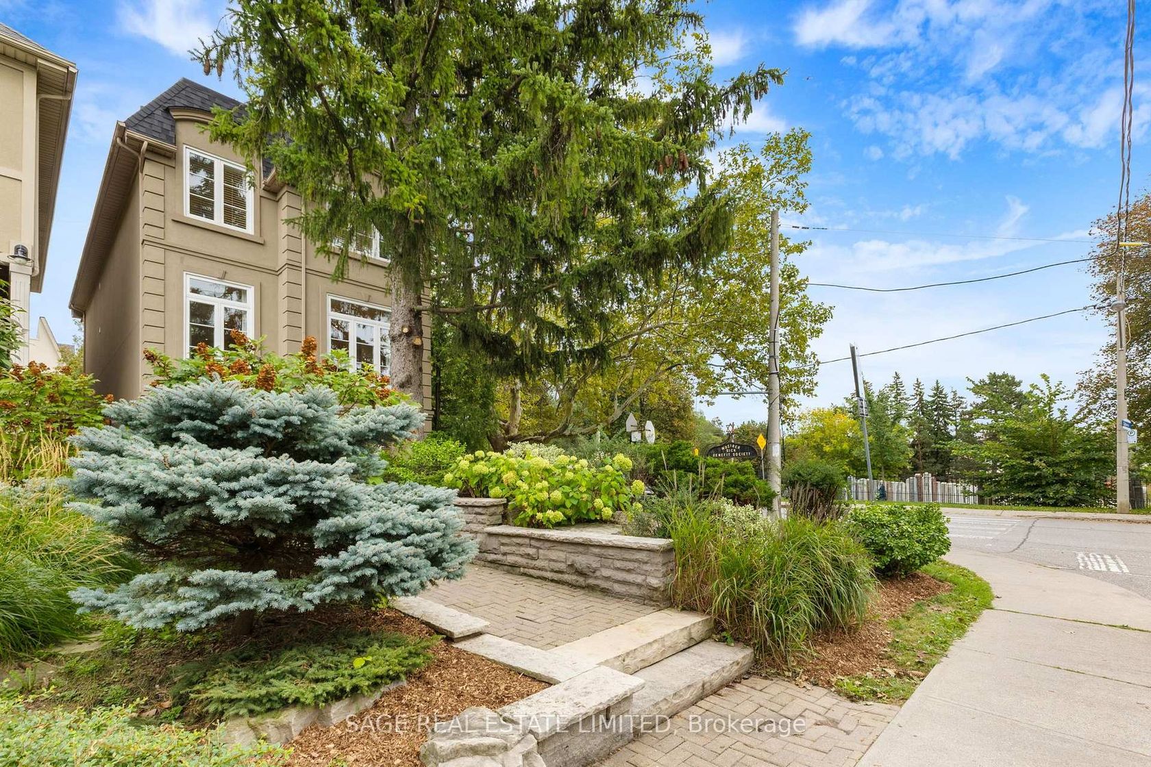 1 Caldow Road, Forest Hill North, Toronto photo number 2