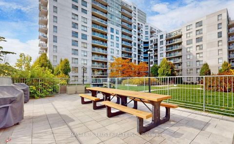 Photo 22 at 302 - 812 Lansdowne Avenue, Junction, Toronto