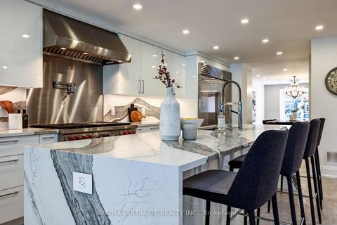 Photo 19 at 10 Field Avenue, Leaside, Toronto
