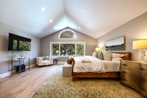 Photo 32 at 10 Field Avenue, Leaside, Toronto