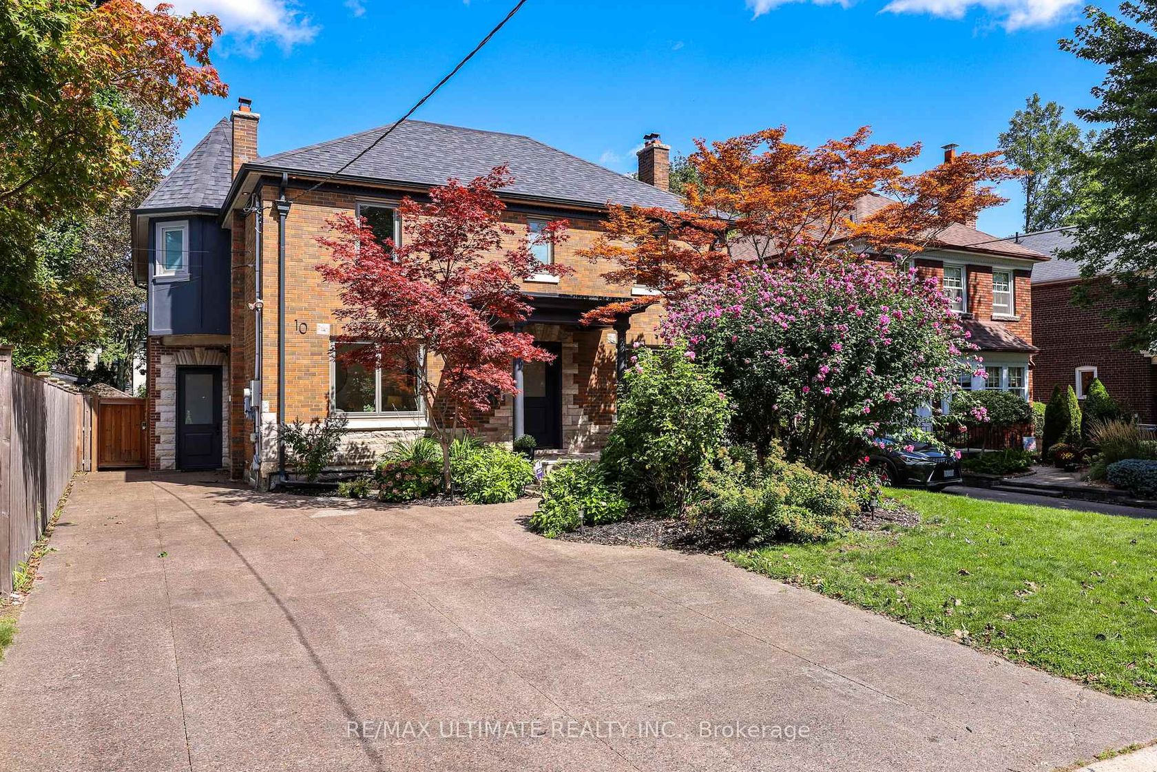 10 Field Avenue, Leaside, Toronto photo number 2