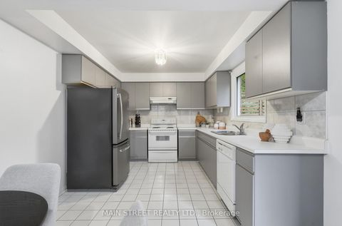 Photo 10 at 95 Whistling Hills Drive, Milliken, Toronto