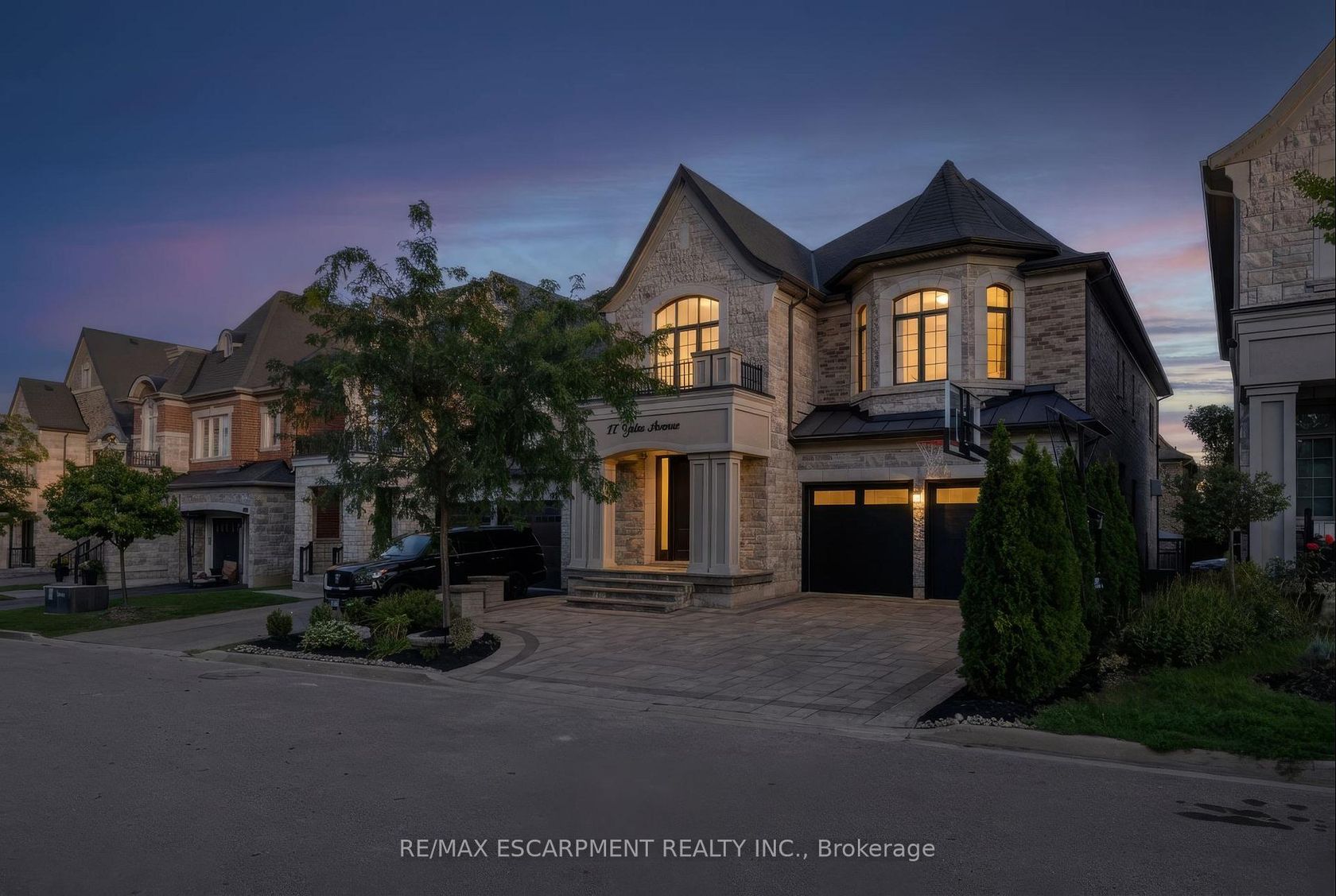 17 Yates Avenue, Patterson, Vaughan photo number 2