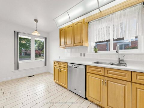 Photo 11 at 21 Grove Park Crescent, Don Valley Village, Toronto