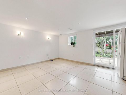 Photo 23 at 21 Grove Park Crescent, Don Valley Village, Toronto