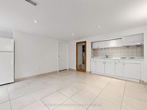 Photo 24 at 21 Grove Park Crescent, Don Valley Village, Toronto
