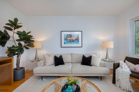 Photo 2 at 28 Singleton Road, Maryvale, Toronto