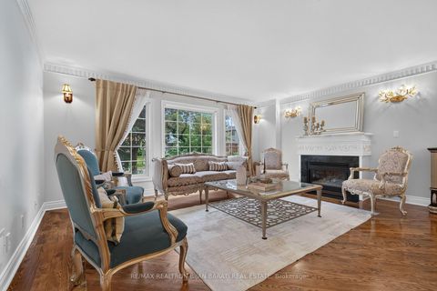 Photo 2 at 162 Goulding Avenue, Newtonbrook West, Toronto