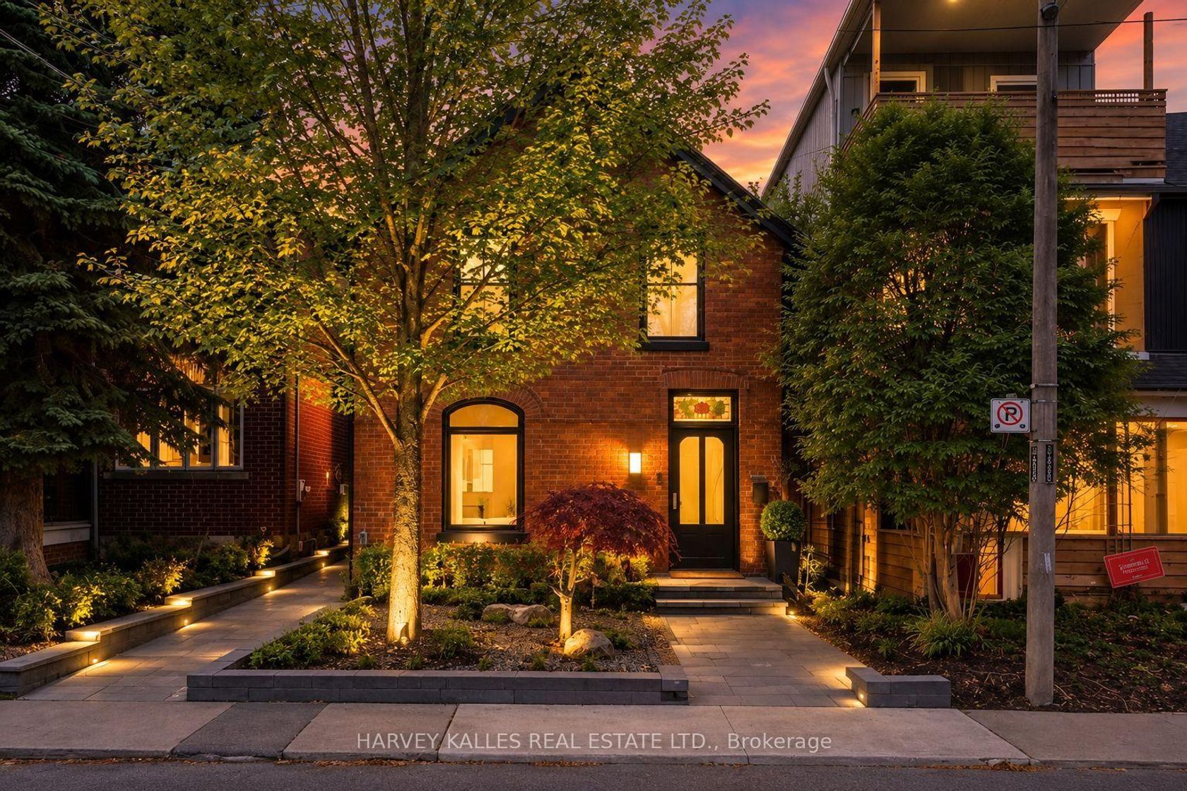 239 Borden Street, University, Toronto photo number 2