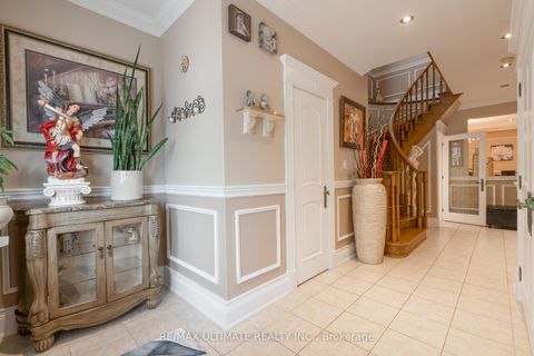 Photo 2 at 15 Ozoner Crescent, Vellore Village, Vaughan