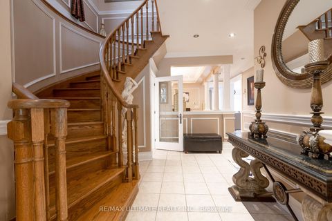 Photo 3 at 15 Ozoner Crescent, Vellore Village, Vaughan