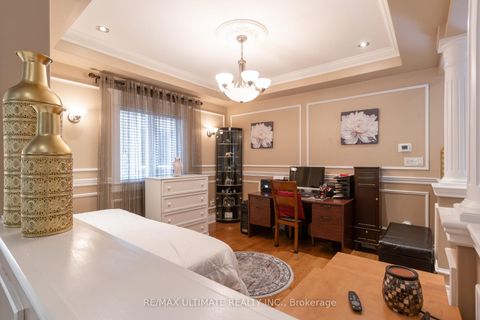 Photo 8 at 15 Ozoner Crescent, Vellore Village, Vaughan