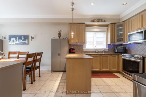 Photo 10 at 15 Ozoner Crescent, Vellore Village, Vaughan