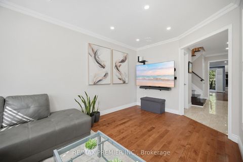 Photo 5 at 66 - 102 Pinedale Gate, East Woodbridge, Vaughan