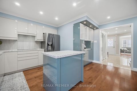 Photo 6 at 66 - 102 Pinedale Gate, East Woodbridge, Vaughan